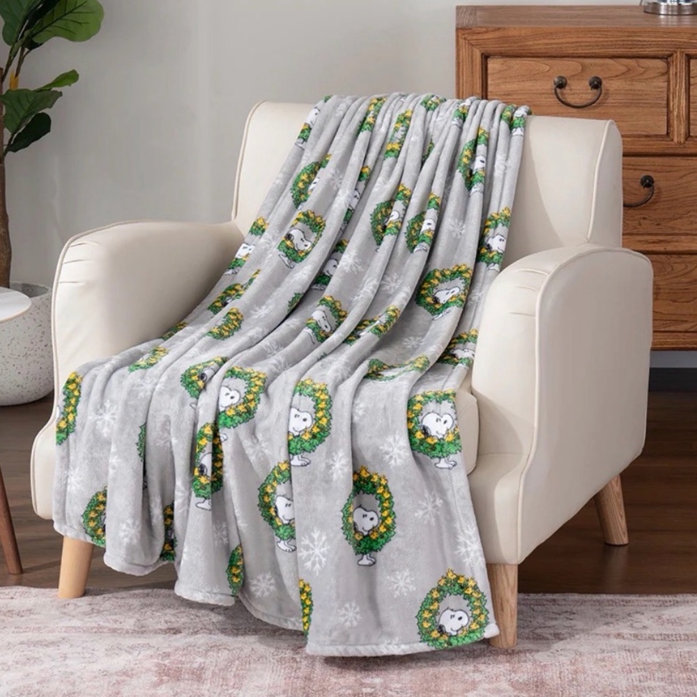 Berkshire Blanket Peanuts 55” x 70” VelvetLoft Throw NWT